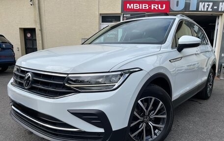 Volkswagen Tiguan II, 2022 год, 3 200 000 рублей, 2 фотография