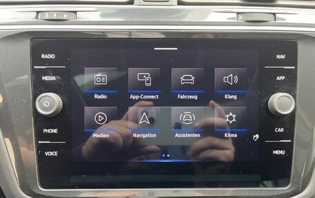 Volkswagen Tiguan II, 2022 год, 3 200 000 рублей, 12 фотография