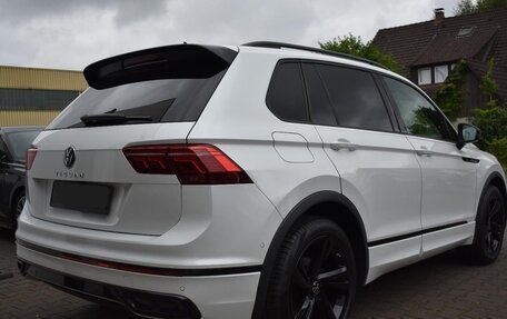 Volkswagen Tiguan II, 2022 год, 3 900 000 рублей, 2 фотография