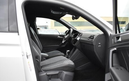 Volkswagen Tiguan II, 2022 год, 3 900 000 рублей, 15 фотография