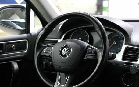 Volkswagen Touareg III, 2011 год, 1 745 000 рублей, 21 фотография