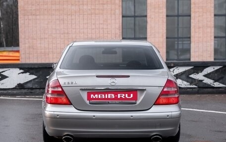 Mercedes-Benz E-Класс, 2004 год, 880 000 рублей, 3 фотография