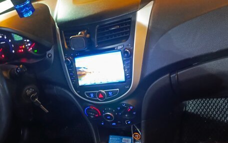 Hyundai Solaris II рестайлинг, 2011 год, 550 000 рублей, 9 фотография