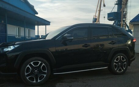 Toyota RAV4, 2020 год, 3 270 000 рублей, 4 фотография