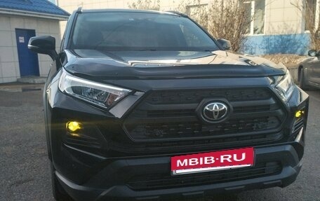 Toyota RAV4, 2020 год, 3 270 000 рублей, 2 фотография