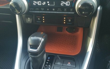 Toyota RAV4, 2020 год, 3 270 000 рублей, 11 фотография