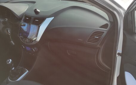 Hyundai Solaris II рестайлинг, 2013 год, 900 000 рублей, 14 фотография