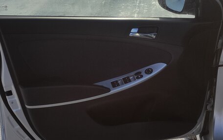 Hyundai Solaris II рестайлинг, 2013 год, 900 000 рублей, 18 фотография