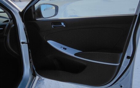 Hyundai Solaris II рестайлинг, 2013 год, 900 000 рублей, 21 фотография