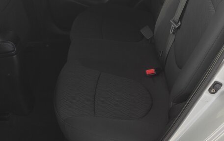 Hyundai Solaris II рестайлинг, 2013 год, 900 000 рублей, 25 фотография