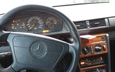 Mercedes-Benz E-Класс, 1995 год, 550 000 рублей, 2 фотография