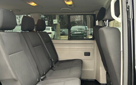 Volkswagen Caravelle T6 рестайлинг, 2015 год, 2 700 000 рублей, 9 фотография