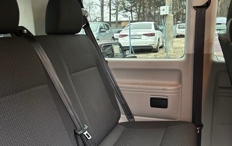 Volkswagen Caravelle T6 рестайлинг, 2015 год, 2 700 000 рублей, 13 фотография