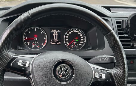 Volkswagen Caravelle T6 рестайлинг, 2015 год, 2 700 000 рублей, 17 фотография