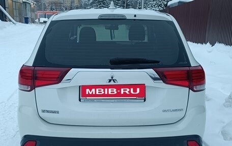 Mitsubishi Outlander III рестайлинг 3, 2017 год, 1 350 000 рублей, 4 фотография