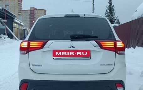 Mitsubishi Outlander III рестайлинг 3, 2017 год, 1 350 000 рублей, 6 фотография