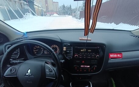 Mitsubishi Outlander III рестайлинг 3, 2017 год, 1 350 000 рублей, 8 фотография