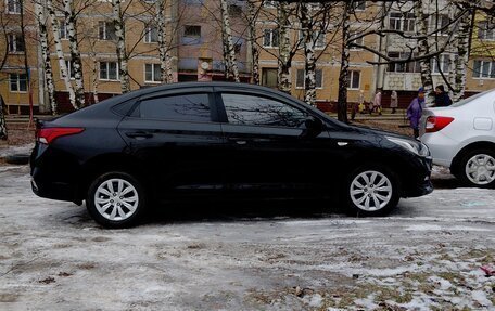 Hyundai Solaris II рестайлинг, 2017 год, 1 100 000 рублей, 5 фотография