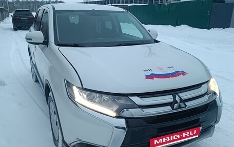 Mitsubishi Outlander III рестайлинг 3, 2017 год, 1 350 000 рублей, 2 фотография
