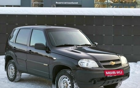 Chevrolet Niva I рестайлинг, 2017 год, 730 000 рублей, 3 фотография