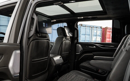Cadillac Escalade V, 2022 год, 15 000 000 рублей, 18 фотография