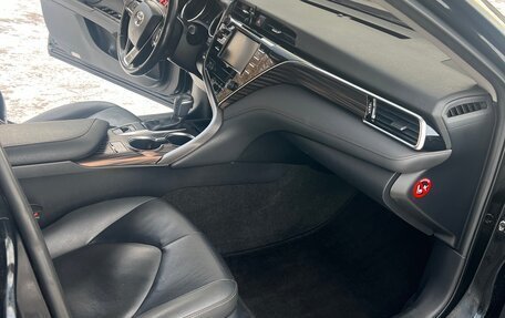 Toyota Camry, 2019 год, 2 700 000 рублей, 7 фотография