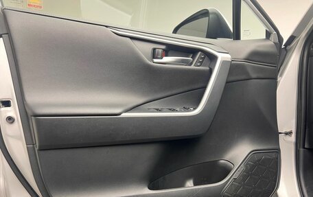 Toyota RAV4, 2019 год, 3 490 000 рублей, 10 фотография