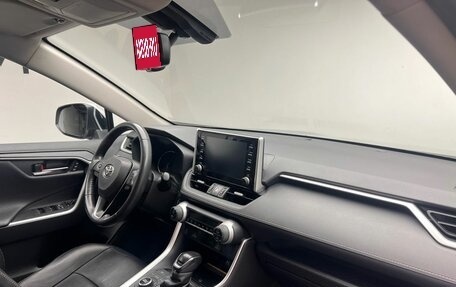 Toyota RAV4, 2019 год, 3 490 000 рублей, 13 фотография