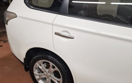 Mitsubishi Outlander III рестайлинг 3, 2012 год, 1 500 000 рублей, 7 фотография