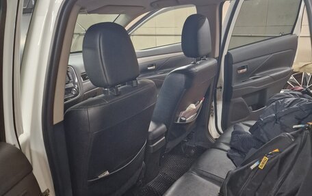 Mitsubishi Outlander III рестайлинг 3, 2012 год, 1 500 000 рублей, 8 фотография