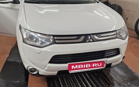 Mitsubishi Outlander III рестайлинг 3, 2012 год, 1 500 000 рублей, 15 фотография