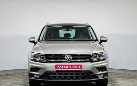 Volkswagen Tiguan II, 2020 год, 2 375 000 рублей, 2 фотография