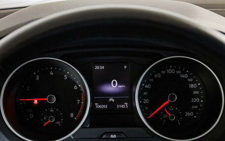 Volkswagen Tiguan II, 2020 год, 2 375 000 рублей, 11 фотография