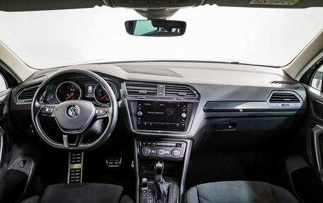 Volkswagen Tiguan II, 2020 год, 2 375 000 рублей, 9 фотография