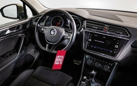 Volkswagen Tiguan II, 2020 год, 2 375 000 рублей, 8 фотография