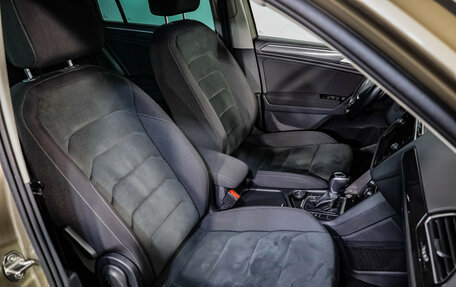 Volkswagen Tiguan II, 2020 год, 2 375 000 рублей, 24 фотография