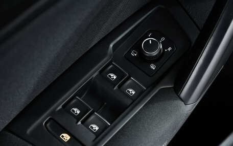 Volkswagen Tiguan II, 2020 год, 2 375 000 рублей, 22 фотография