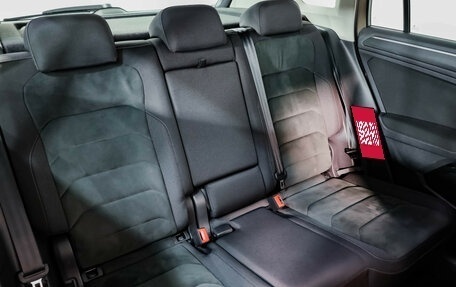 Volkswagen Tiguan II, 2020 год, 2 375 000 рублей, 26 фотография