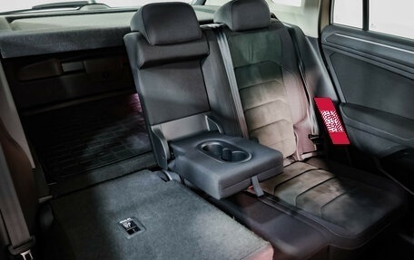 Volkswagen Tiguan II, 2020 год, 2 375 000 рублей, 28 фотография