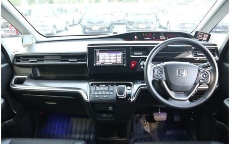 Honda Stepwgn IV, 2021 год, 2 140 000 рублей, 10 фотография