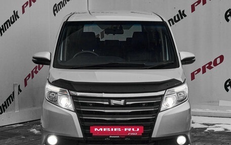 Toyota Noah III, 2014 год, 1 650 000 рублей, 2 фотография