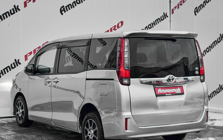 Toyota Noah III, 2014 год, 1 650 000 рублей, 4 фотография