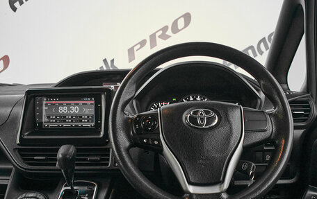 Toyota Noah III, 2014 год, 1 650 000 рублей, 12 фотография