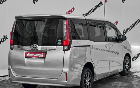 Toyota Noah III, 2014 год, 1 650 000 рублей, 6 фотография