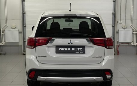 Mitsubishi Outlander III рестайлинг 3, 2016 год, 1 299 000 рублей, 5 фотография