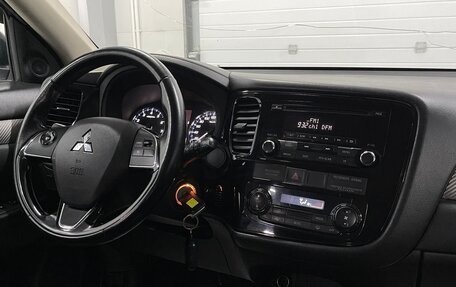 Mitsubishi Outlander III рестайлинг 3, 2016 год, 1 299 000 рублей, 10 фотография