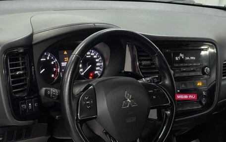 Mitsubishi Outlander III рестайлинг 3, 2016 год, 1 299 000 рублей, 8 фотография