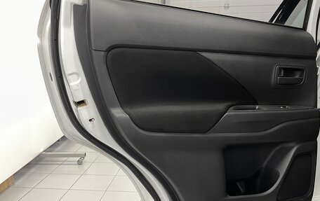 Mitsubishi Outlander III рестайлинг 3, 2016 год, 1 299 000 рублей, 18 фотография