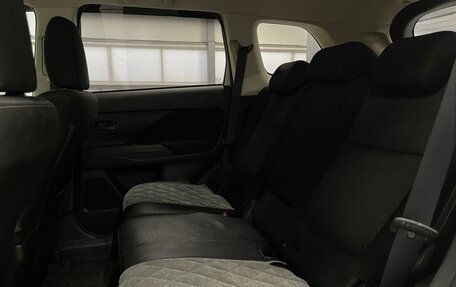 Mitsubishi Outlander III рестайлинг 3, 2016 год, 1 299 000 рублей, 19 фотография