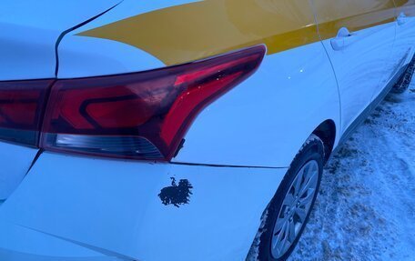 Hyundai Solaris II рестайлинг, 2021 год, 900 000 рублей, 3 фотография